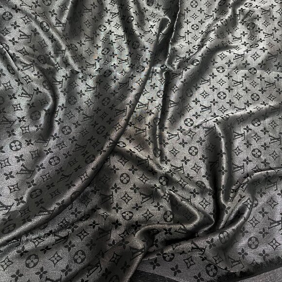 Louis Vuitton Charcoal Monogram Shawl - Picture 5 of 7